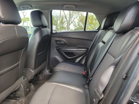 Used 2022 Chevrolet Trax LT w/ Midnight Edition image 13