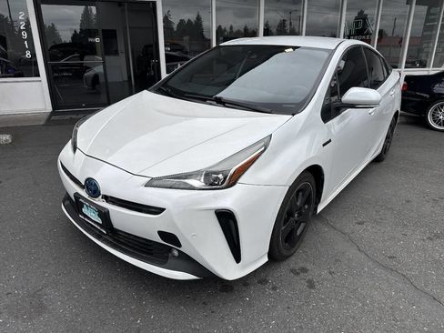 Used 2021 Toyota Prius FWD image 1