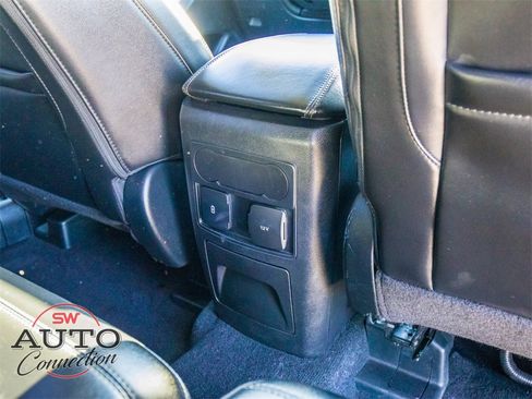 Used 2024 Ford Explorer XLT w/ Equipment Group 202A image 19