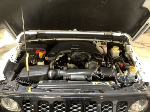 Used 2021 Jeep Gladiator Willys image 15