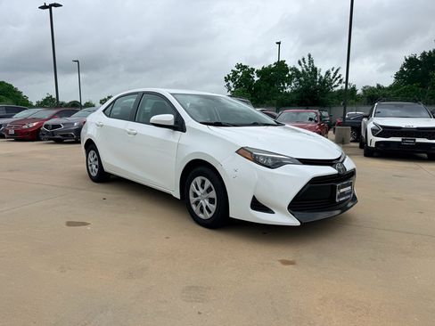 Used 2019 Toyota Corolla L FWD image 3