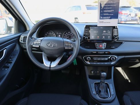 Used 2018 Hyundai Elantra GT image 13