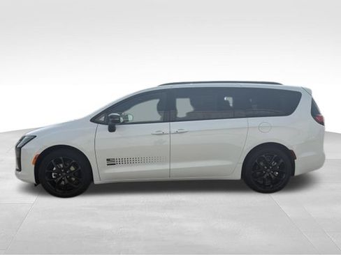 New 2027 Chrysler Pacifica Select FWD image 13