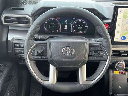 Certified 2025 Toyota Tacoma TRD Off-Road image 15