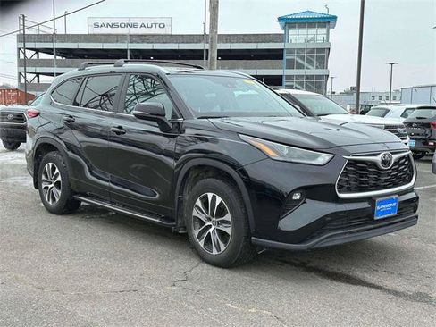 Certified 2023 Toyota Highlander XLE image 1