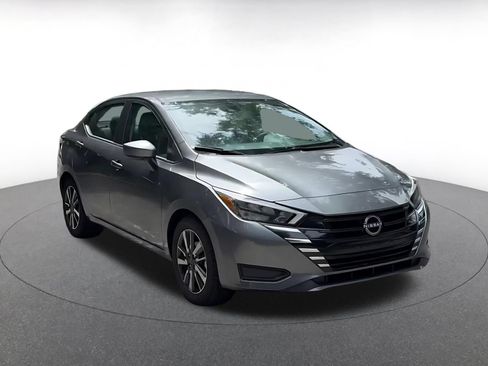 Used 2025 Nissan Versa SV FWD image 3