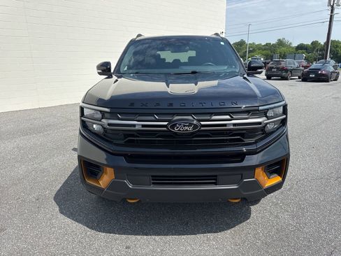Used 2025 Ford Expedition Tremor AWD/4WD image 2