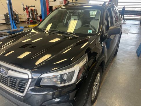 Used 2021 Subaru Forester AWD/4WD image 2
