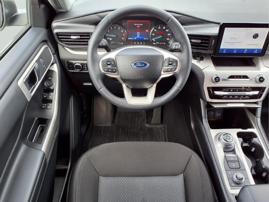 Used 2024 Ford Explorer XLT AWD/4WD image 12