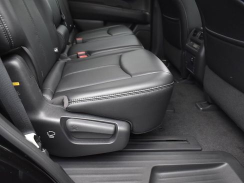 Used 2017 Nissan Pathfinder Platinum w/ Cargo Package image 28