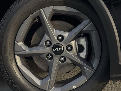 Used 2025 Kia K4 LXS image 7