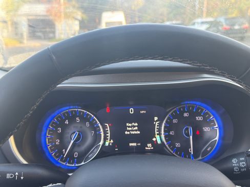 Used 2024 Chrysler Pacifica Touring-L image 21