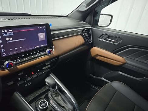 Used 2024 GMC Canyon AT4 image 29