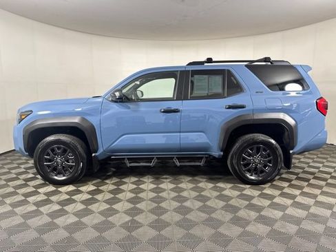 Used 2025 Toyota 4Runner SR5 AWD/4WD image 7
