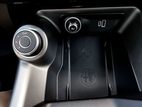 Used 2024 Alfa Romeo Tonale Ti w/ Premium Interior Package image 25