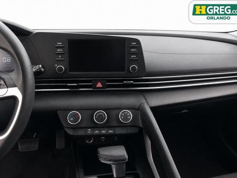 Used 2024 Hyundai Elantra SE FWD image 8