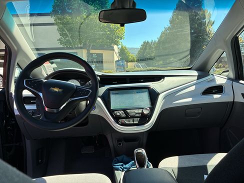 Used 2018 Chevrolet Bolt LT FWD image 42