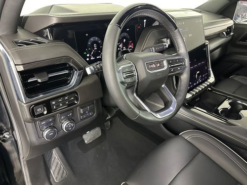 Used 2025 GMC Yukon Elevation AWD/4WD image 11