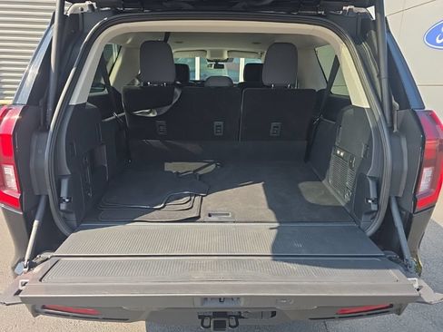 Used 2025 Ford Expedition Max Active AWD/4WD image 9