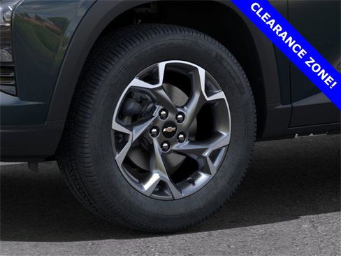New 2025 Chevrolet Trax LT w/ Driver Confidence Package image 9