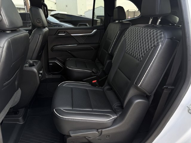 Used 2025 GMC Acadia Denali w/ LPO, Floor Liner Package FWD image 26