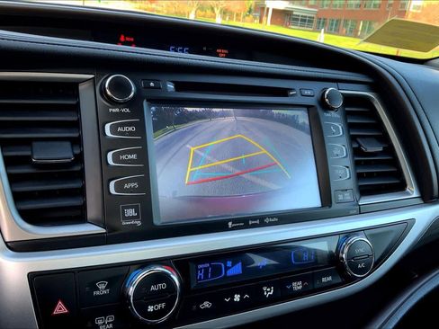 Used 2019 Toyota Highlander Limited image 27