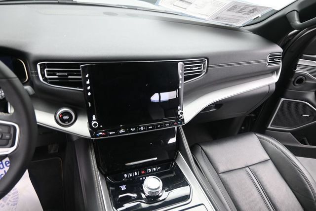 Used 2025 Jeep Wagoneer 4WD image 22