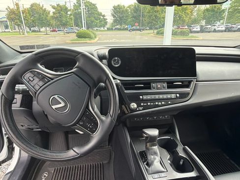 Used 2025 Lexus ES 300h w/ Luxury Package FWD image 9