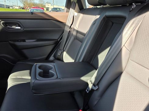 Used 2023 Nissan Rogue SV w/ SV Premium Package image 34