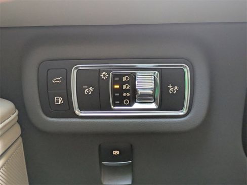 Used 2025 Lincoln Nautilus Premier image 28