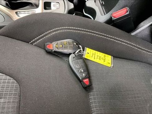 Used 2015 Jeep Cherokee Latitude w/ Cold Weather Group image 13