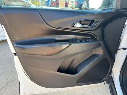Used 2021 Chevrolet Equinox LT image 23
