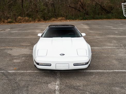 Used 1991 Chevrolet Corvette Coupe image 2