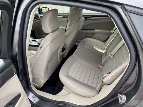Used 2019 Ford Fusion SE FWD image 27
