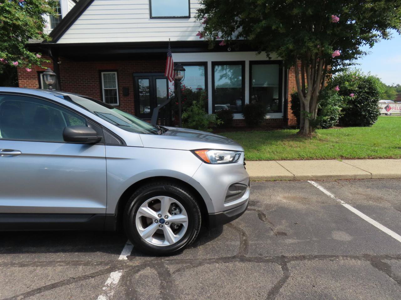 Used 2020 Ford Edge SE FWD image 10