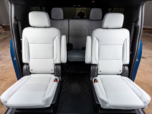 Used 2025 Chevrolet Suburban Premier w/ Sun And Tow Package image 31