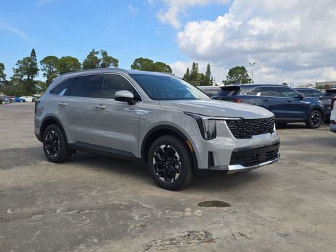 New 2026 Kia Sorento S image 2