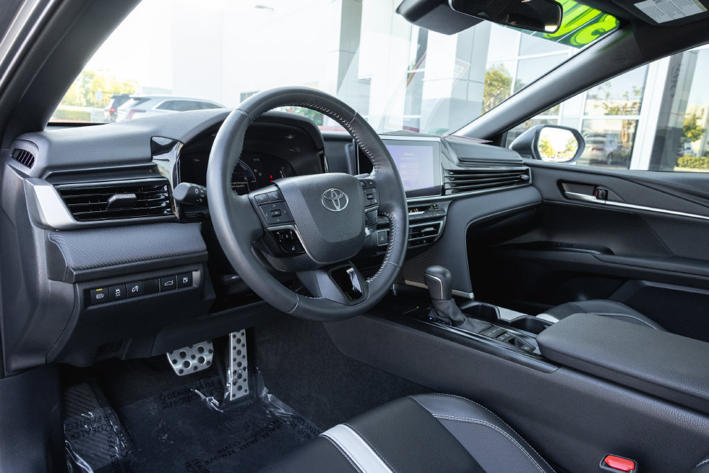 Certified 2025 Toyota Camry SE FWD image 10