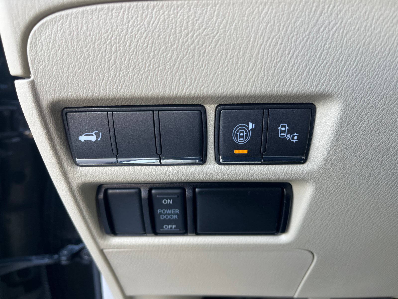 Used 2017 INFINITI QX80 4WD w/ Deluxe Technology Package image 12