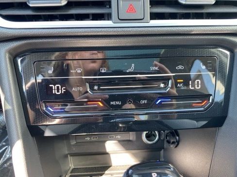 New 2025 Volkswagen Taos SE image 36