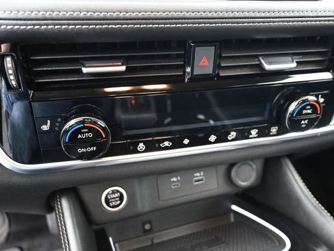 Used 2023 Nissan Rogue Platinum image 21