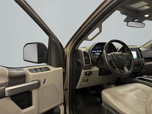 Used 2018 Ford F150 XLT w/ Equipment Group 302A Luxury image 9