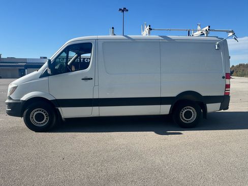 Used 2014 Mercedes-Benz Sprinter 2500 image 8