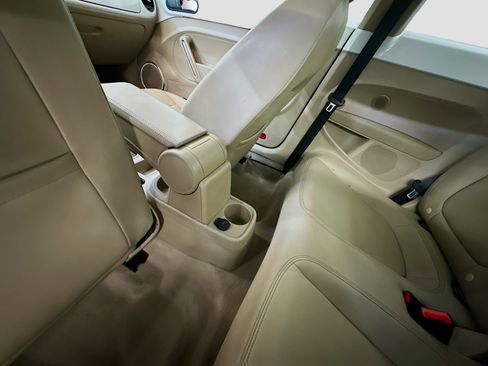 Used 2013 Volkswagen Beetle 2.5 image 25