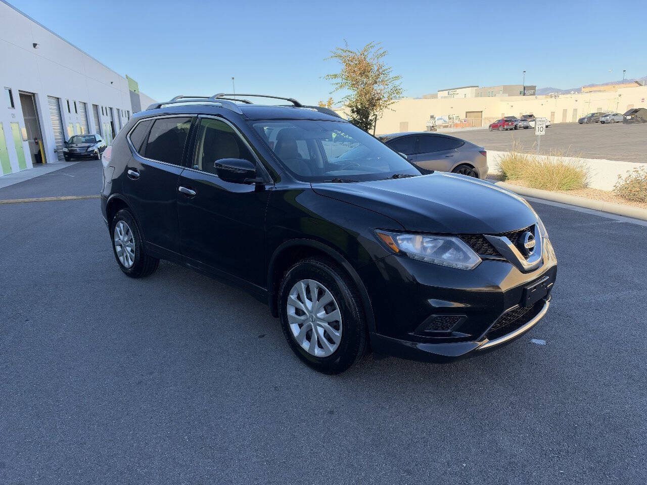 Used 2016 Nissan Rogue S w/ Appearance Package AWD/4WD image 4