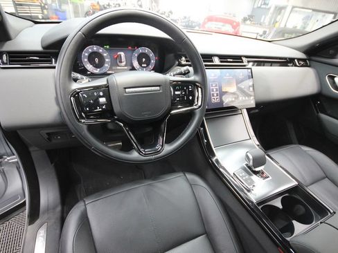 Used 2025 Land Rover Range Rover Velar Dynamic SE AWD/4WD image 16