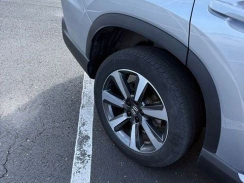 Used 2023 Honda Pilot Touring image 5