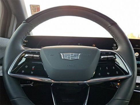 Certified 2025 Cadillac Optiq Sport 1 w/ LPO, ONYX Package image 20