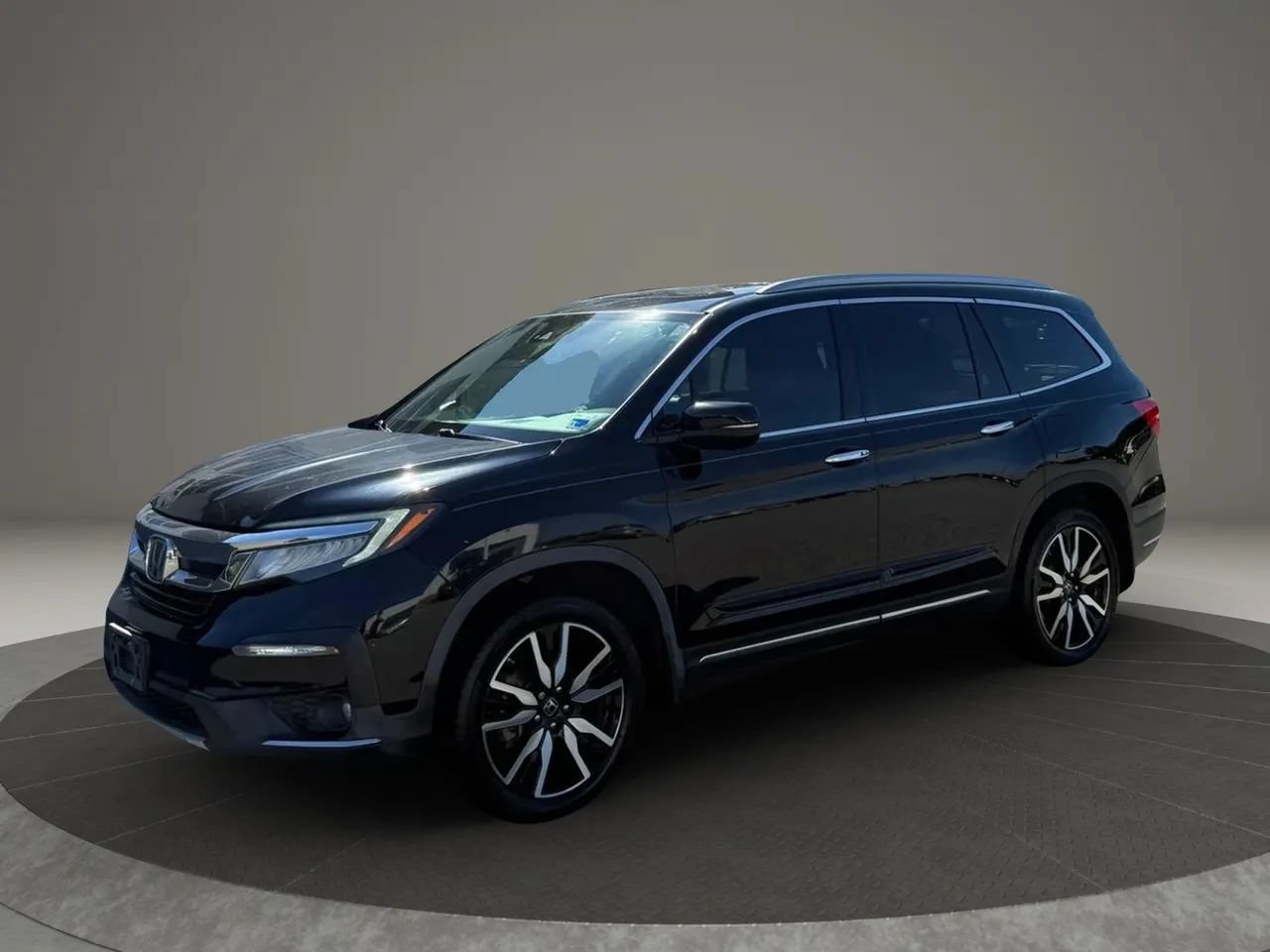 Used 2019 Honda Pilot Elite image 1