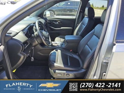 Used 2023 Chevrolet Traverse RS AWD/4WD image 2